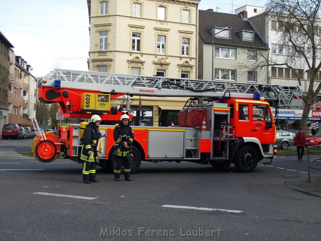 Dachgeschossbrand Koeln Muelheim Duennwalderstr  015.JPG